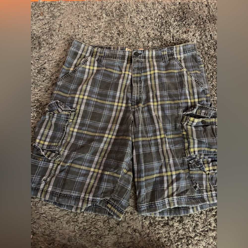 Lee Men's Plaid Cargo Shorts in Gray, Yellow, Blue